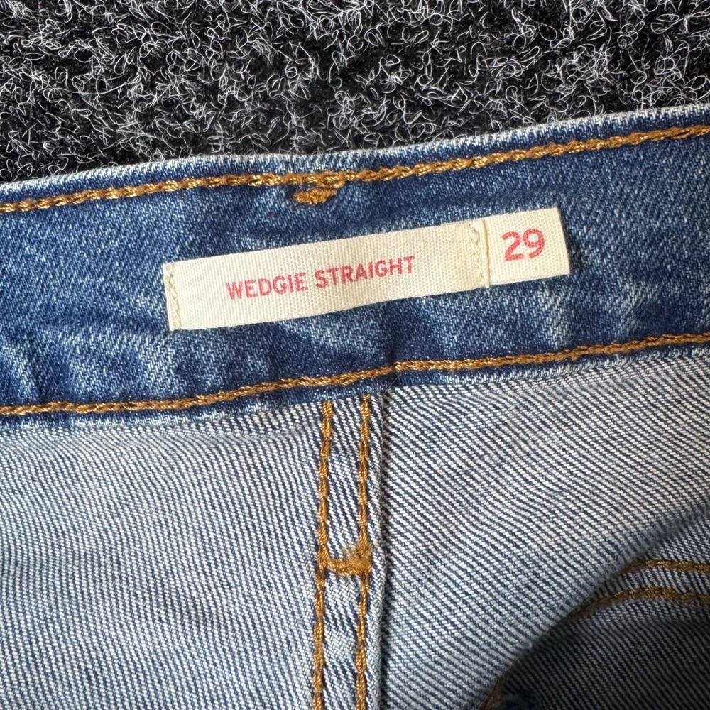 Levis Wedgie Straight Jeans Womens 29 Medium Wash Blue High Rise Raw Hem Denim - Picture 3 of 9